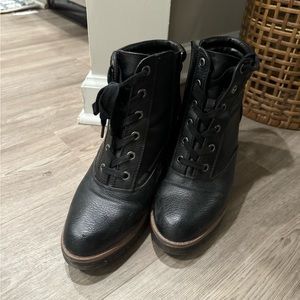 Naturalizer lace up bootie